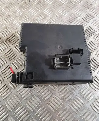 Volvo XC70 Fuse module 30786646 28080156