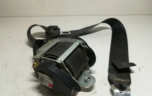 Skoda Octavia Mk2 (1Z) Front seatbelt 6047614B