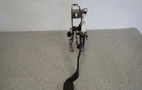 Suzuki Swift II Pedal assembly 