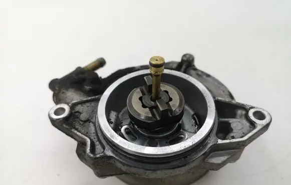 Audi A4 S4 B8 8K Vacuum pump 057145100AF