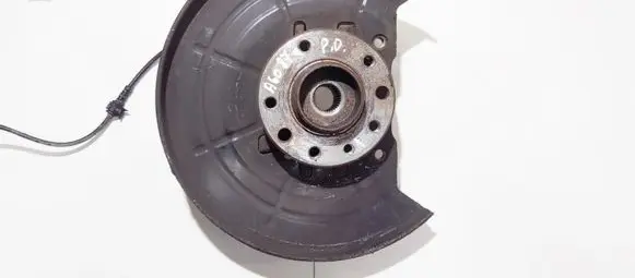 Opel Meriva B Front wheel hub 132620 13262091