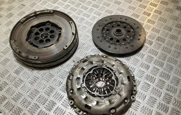 Mazda 6 Clutch set kit R2A116610A 081013020519