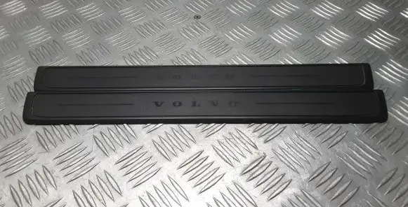 Volvo XC40 sill trim set (inner) 31484194