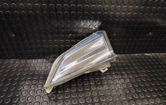 Nissan Leaf I (ZE0) Front reflector 