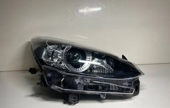 Mazda 2 Headlight/headlamp d43n51030