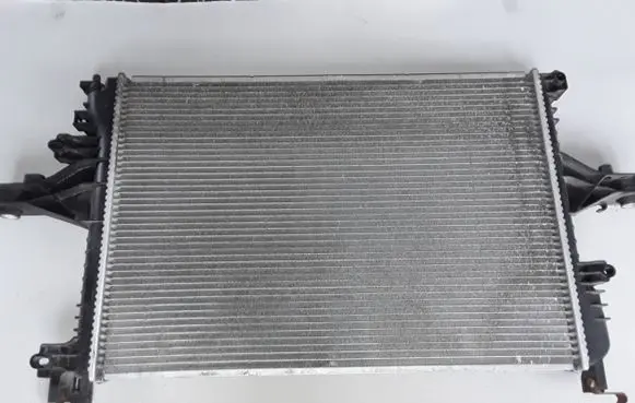 Volvo V60 Coolant radiator 30681493