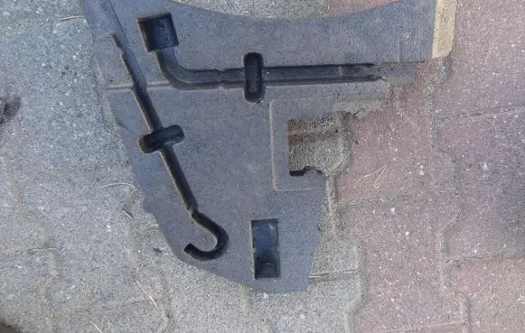 Nissan Qashqai+2 Spare wheel section trim 52758275827582