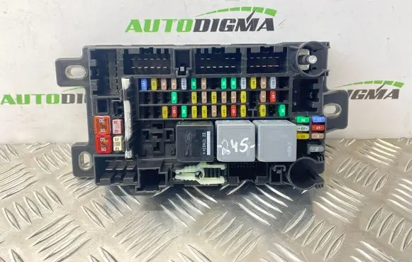 Land Rover Evoque II Fuse module K8D214N030AD