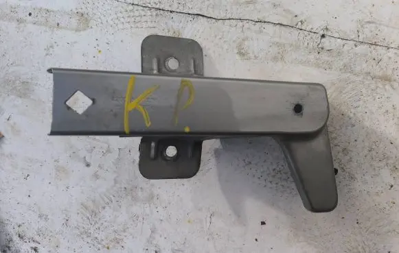 Opel Vivaro Fender mounting bracket