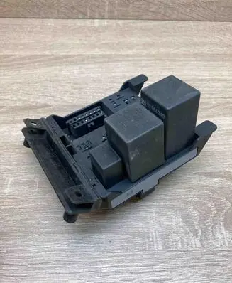 Opel Omega B1 Other relay 68208F10 90564340