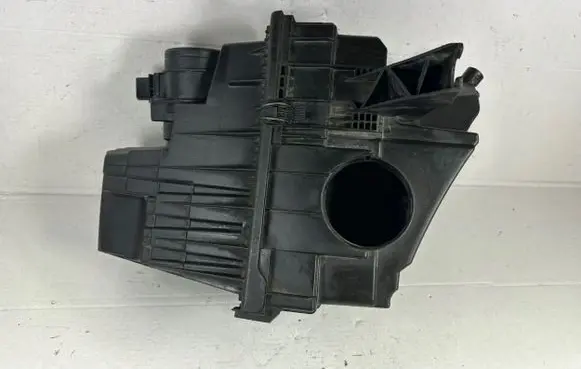 Volkswagen Multivan T5 Air filter box
