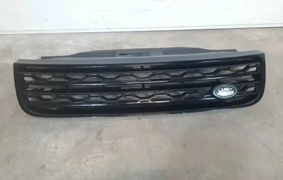 Land Rover Discovery 5 Front grill HY32-8200-A