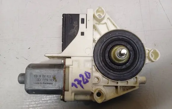Renault Laguna III Rear door window regulator motor 0130822331