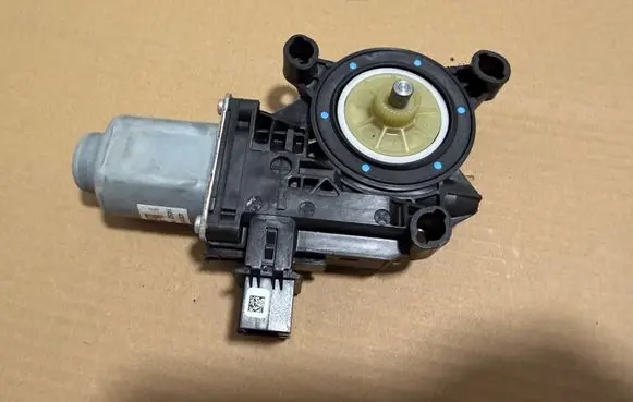 Volkswagen Amarok Rear door window regulator motor 6R0959811D