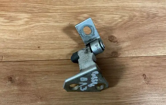 Volkswagen PASSAT B6 Rear door upper hinge 3C0831401