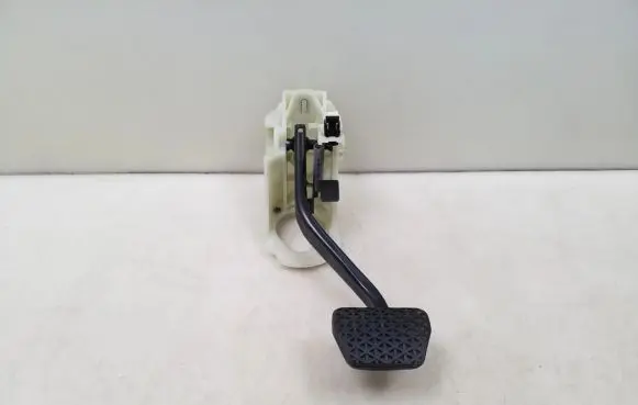 BMW 3 F30 F35 F31 Brake pedal 6860647