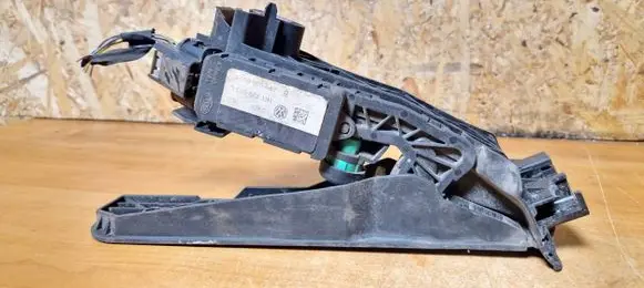 Volkswagen PASSAT B6 Accelerator throttle pedal 1k1723503