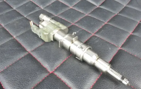 BMW 3 E90 E91 Fuel injector 758904808