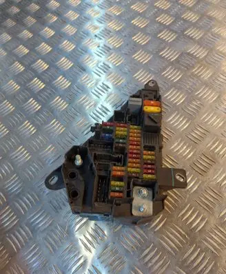 BMW 5 E60 E61 Fuse module 6906603 18090069