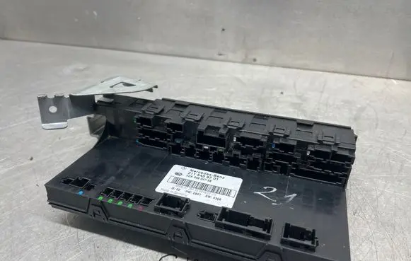 Mercedes-Benz E W211 Fuse box set 2115458701