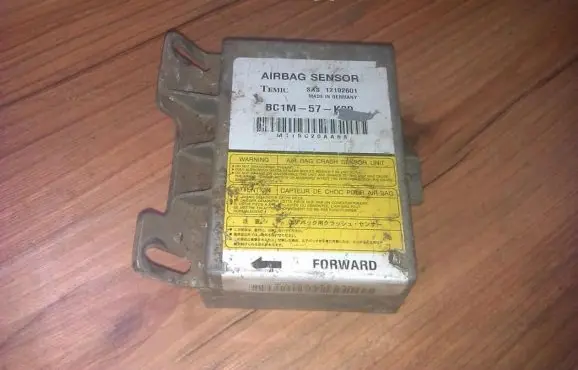 Mazda 323 Airbag control unit/module 12192601