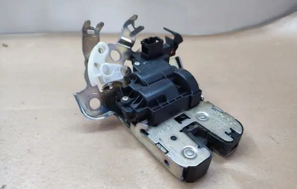 Audi A6 S6 C7 4G Tailgate/trunk/boot lock/catch/latch 8R0827505