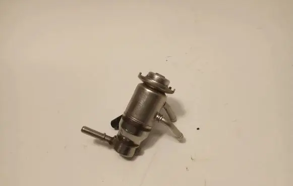 Mercedes-Benz GLC AMG AdBlue injector A0004904100 EA0002