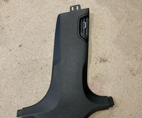 BMW M5 F90 (B) pillar trim (bottom) 7384532
