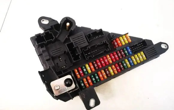 BMW 5 E60 E61 Fuse box set 913883001 518956057