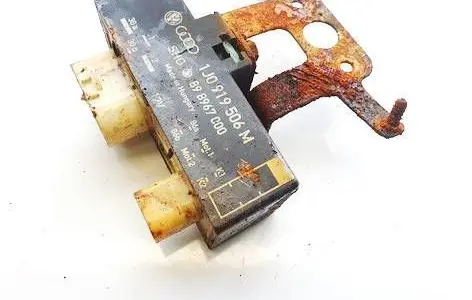 Coolant fan relay