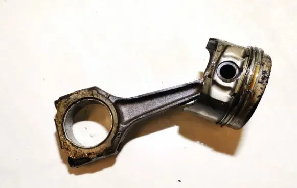 Volvo 440 Piston with connecting rod