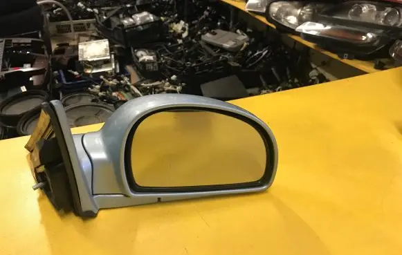 Hyundai Accent Front door electric wing mirror