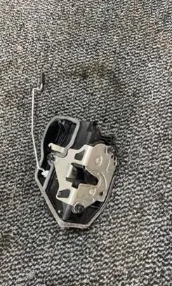 BMW 5 E60 E61 Coupe door lock (next to the handle) 7167071