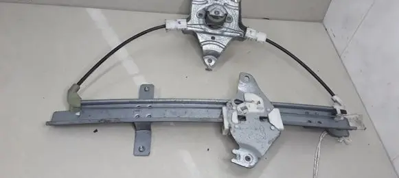 Rear door manual window regulator