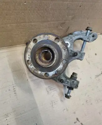 Rear wheel hub