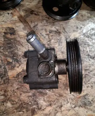 Nissan Almera Power steering pump 7611332111