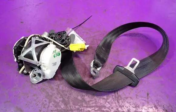 Volkswagen PASSAT B6 Front seatbelt
