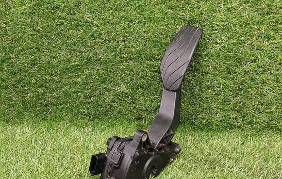 Nissan Rogue Accelerator throttle pedal 180024BA0A 6PV00997814