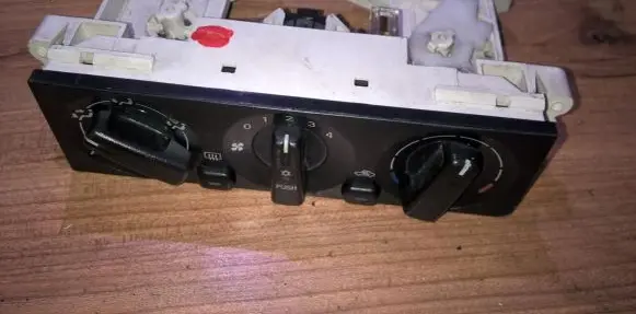 Mitsubishi Carisma Climate control unit mr500527