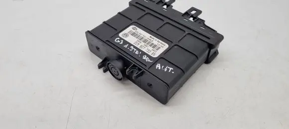 Volkswagen Golf III Gearbox control unit/module 01M927733BN