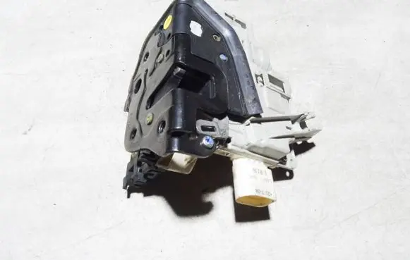 Audi A4 S4 B8 8K Front door lock 8J2837015A