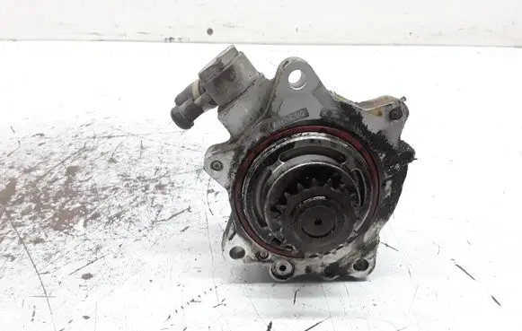 Nissan Almera Tino Vacuum pump