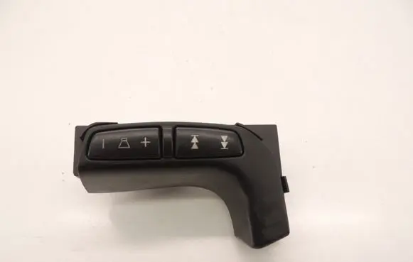 Volvo XC70 Steering wheel buttons/switches 30739577