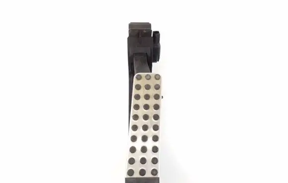 Accelerator throttle pedal