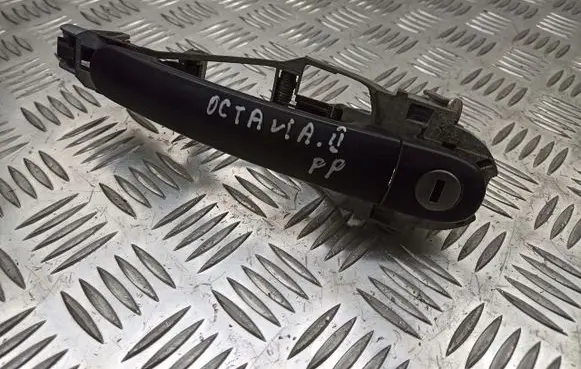 Skoda Octavia Mk2 (1Z) Front door exterior handle/bracket 
