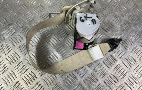 Infiniti QX80 Third row seat belt 