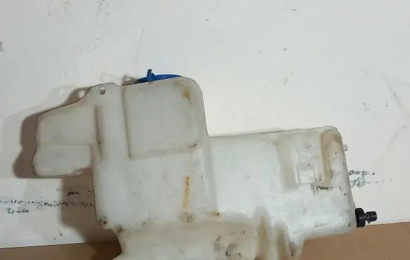 Mercedes-Benz Vito Viano W638 Windshield washer fluid reservoir/tank 6388691120