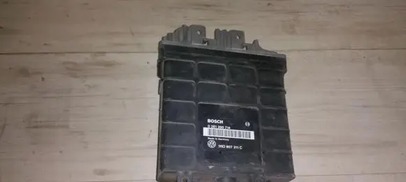 Volkswagen Golf III Engine control unit/module 0261200714 1h0907311c