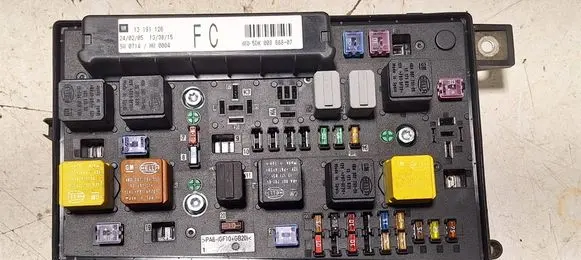Opel Astra H Fuse module 13191126 5DK00866807