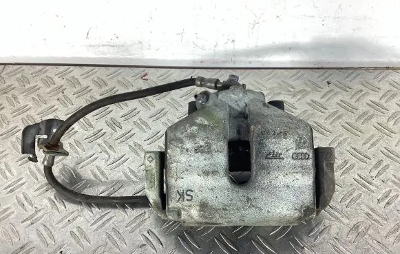 Volkswagen PASSAT CC Front brake caliper